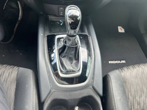 Used 2017 Nissan Rogue S AWD/4WD image 9