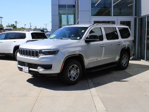 Certified 2023 Jeep Wagoneer 4WD image 3