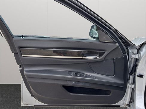 Used 2014 BMW 750i RWD image 20