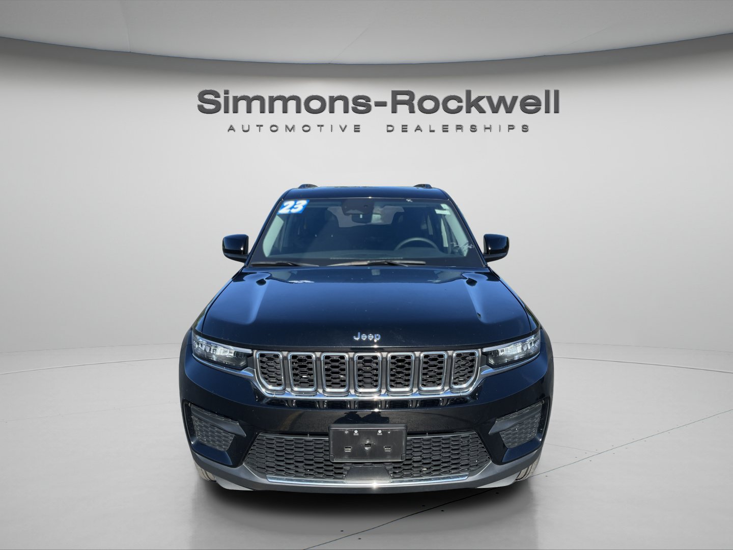 Used 2023 Jeep Grand Cherokee Laredo X AWD/4WD image 8