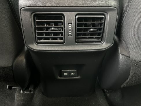 Used 2022 Toyota RAV4 XLE AWD/4WD image 32