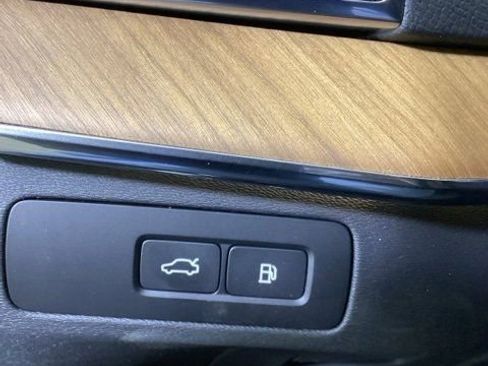 New 2025 Volvo XC90 T8 Plus w/ Protection Package Premier image 20