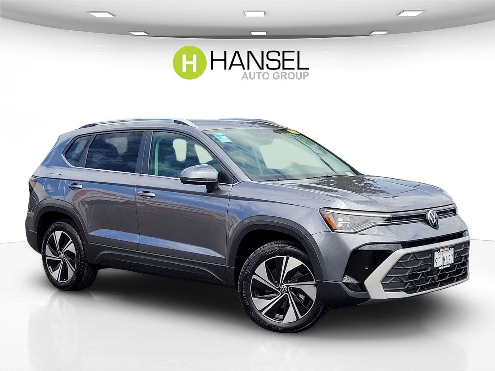 Certified 2025 Volkswagen Taos SE w/ Panoramic Sunroof Package AWD/4WD image 1