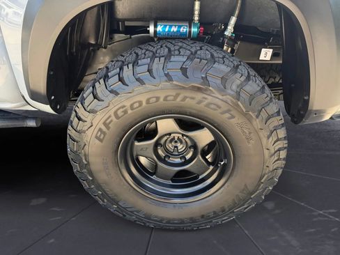 Used 2020 Toyota Tacoma TRD Off-Road w/ TRD Premium Off Road Package AWD/4WD image 32