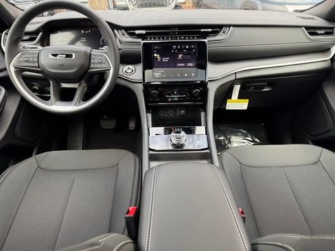 New 2025 Jeep Grand Cherokee Laredo X image 15