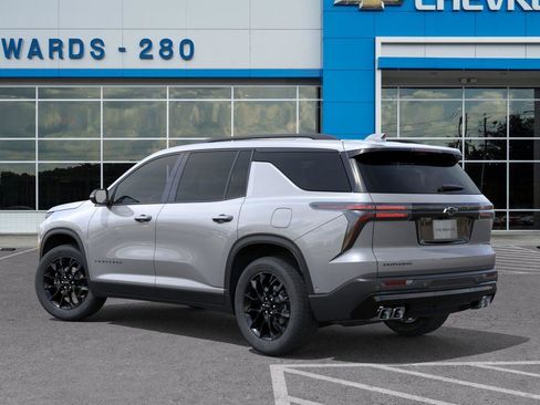 New 2026 Chevrolet Traverse LT FWD image 3