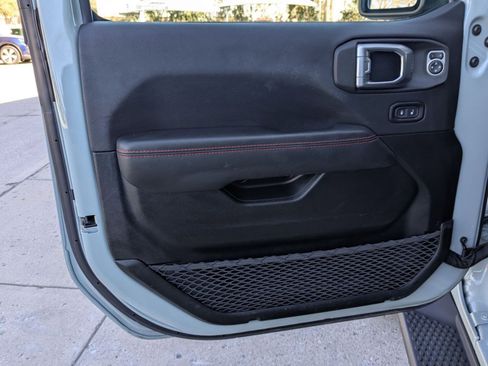 Used 2024 Jeep Wrangler Unlimited Rubicon w/ Technology Group image 13