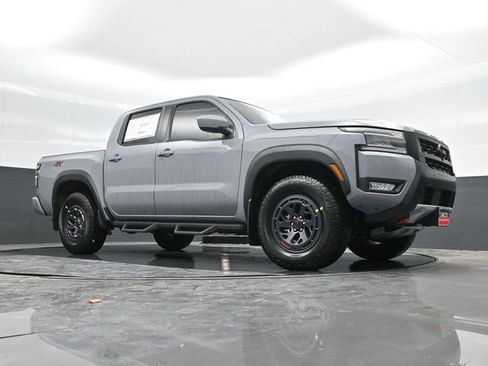 Used 2025 Nissan Frontier PRO-4X image 40