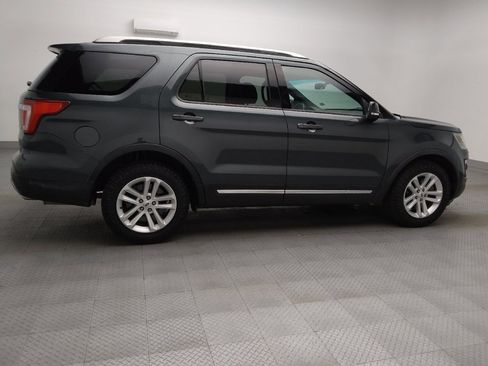 Used 2016 Ford Explorer XLT w/ Equipment Group 202A image 10