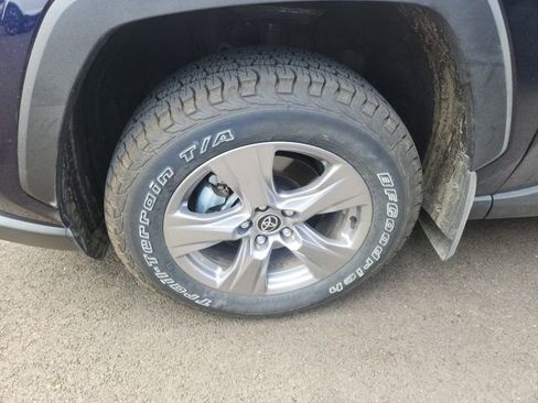 Used 2025 Toyota RAV4 XLE AWD/4WD image 5