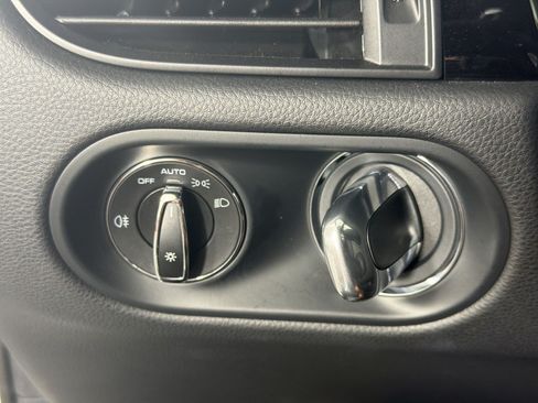Certified 2026 Porsche Macan Turbo AWD/4WD image 18