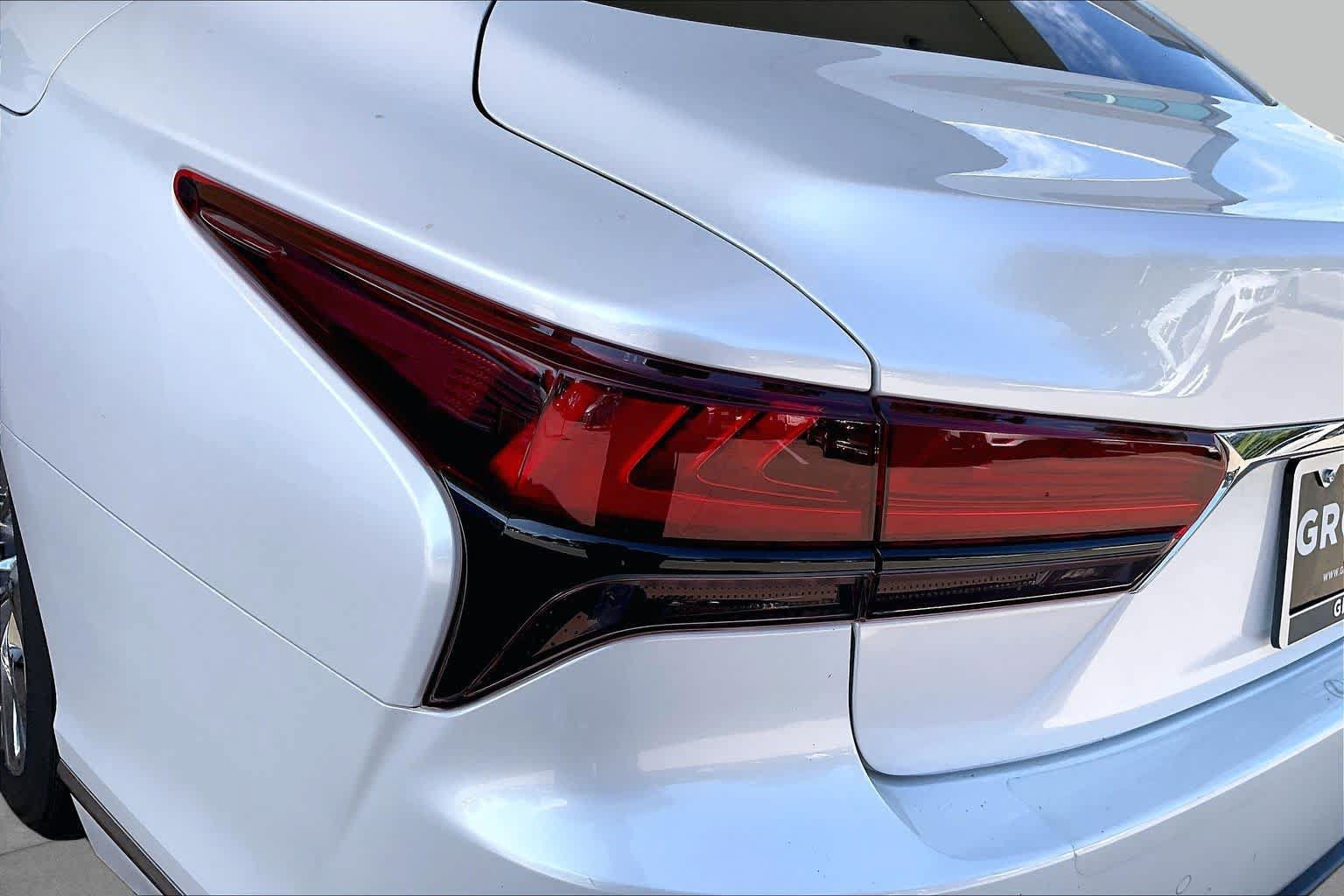 Used 2022 Lexus LS 500 w/ Interior Upgrade Package RWD image 26