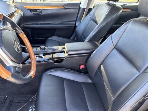 Used 2013 Lexus ES 300h image 20
