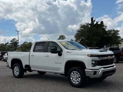 Used 2025 Chevrolet Silverado 2500 LT AWD/4WD image 5