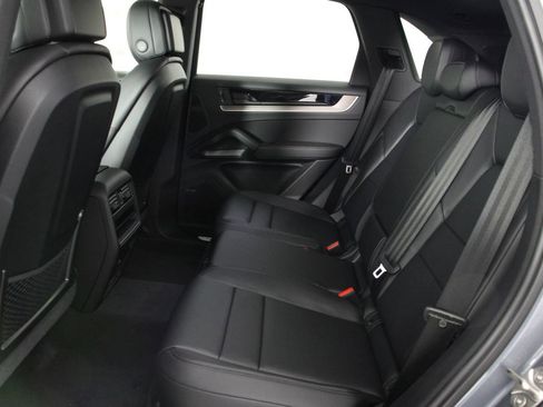 New 2026 Porsche Cayenne image 17