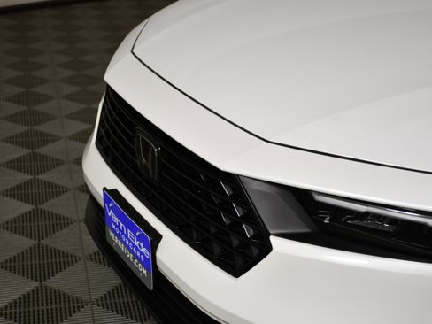 Certified 2025 Honda Accord SE image 11