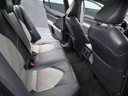 Used 2019 Toyota Camry XLE FWD image 24