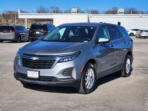 Used 2023 Chevrolet Equinox LT image 3