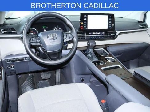 Used 2024 Toyota Sienna LE AWD/4WD image 26