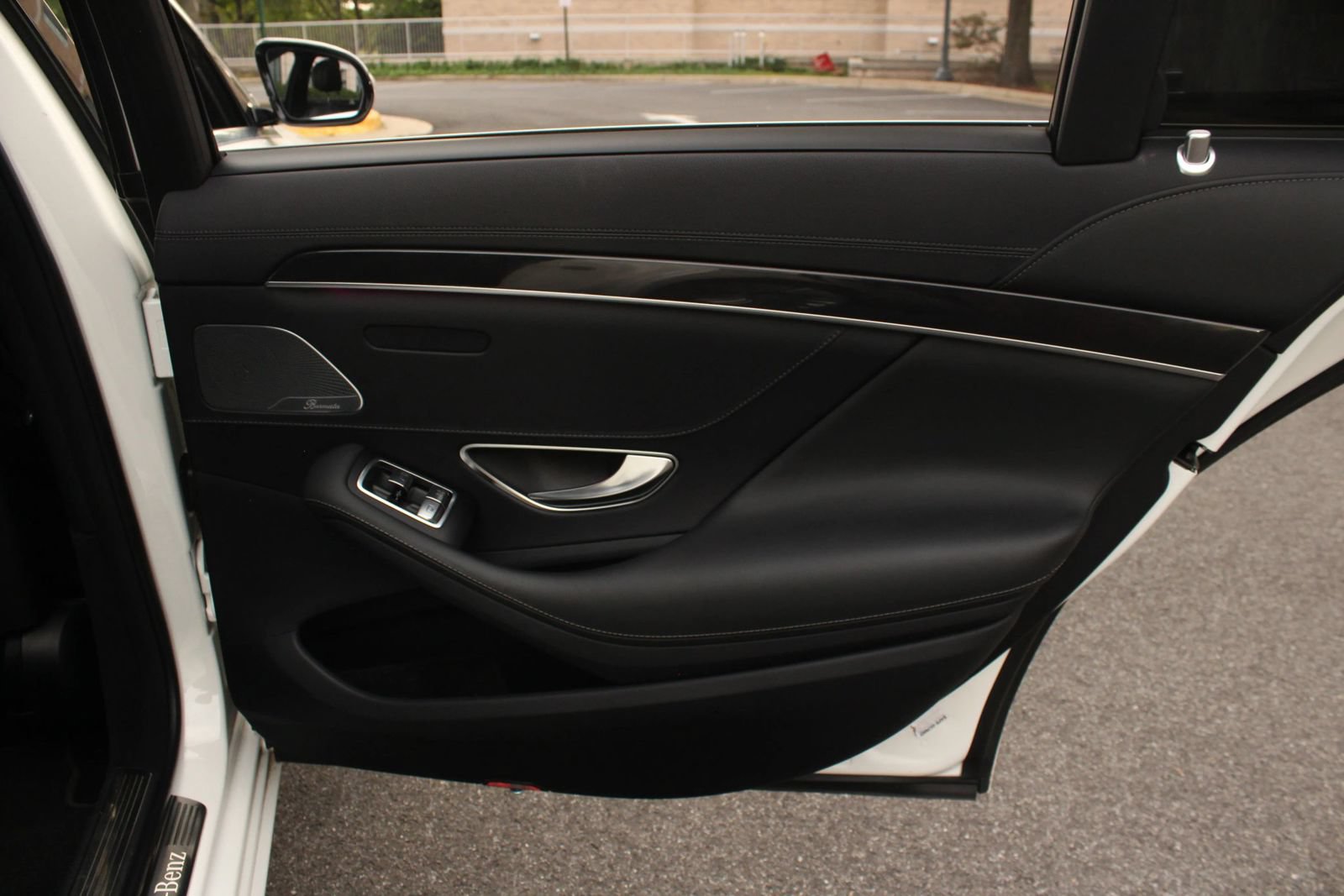 Used 2020 Mercedes-Benz S 560 Sedan w/ Premium Package image 24