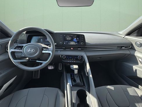 Certified 2025 Hyundai Elantra Sport image 32