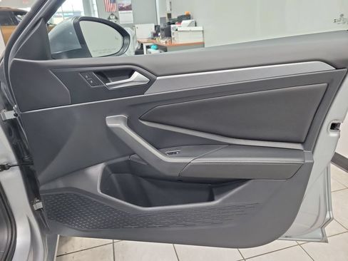 Used 2023 Volkswagen Jetta SE w/ Panoramic Sunroof Package FWD image 23