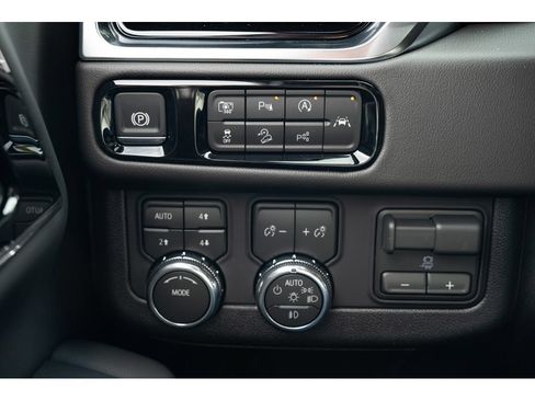 New 2026 GMC Yukon XL Elevation w/ Elevation Premium Package AWD/4WD image 30