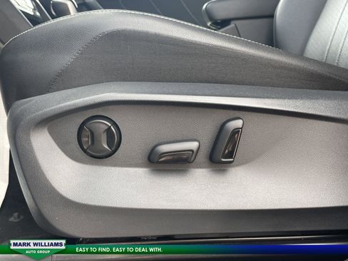 Used 2022 Volkswagen Tiguan SE R-Line image 17