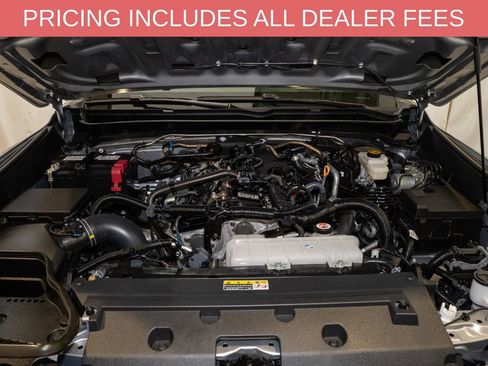 Certified 2025 Toyota Tacoma TRD Off-Road AWD/4WD image 21