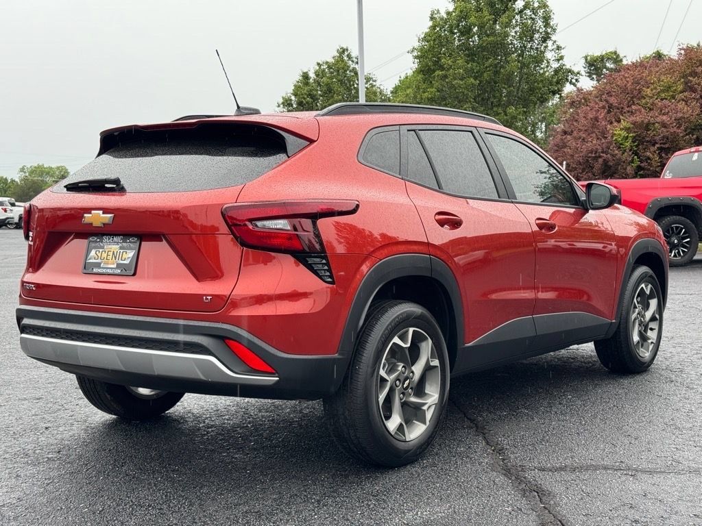 Used 2024 Chevrolet Trax LT FWD image 3
