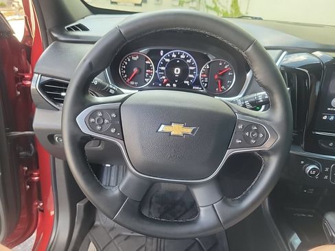Used 2023 Chevrolet Traverse High Country FWD image 25