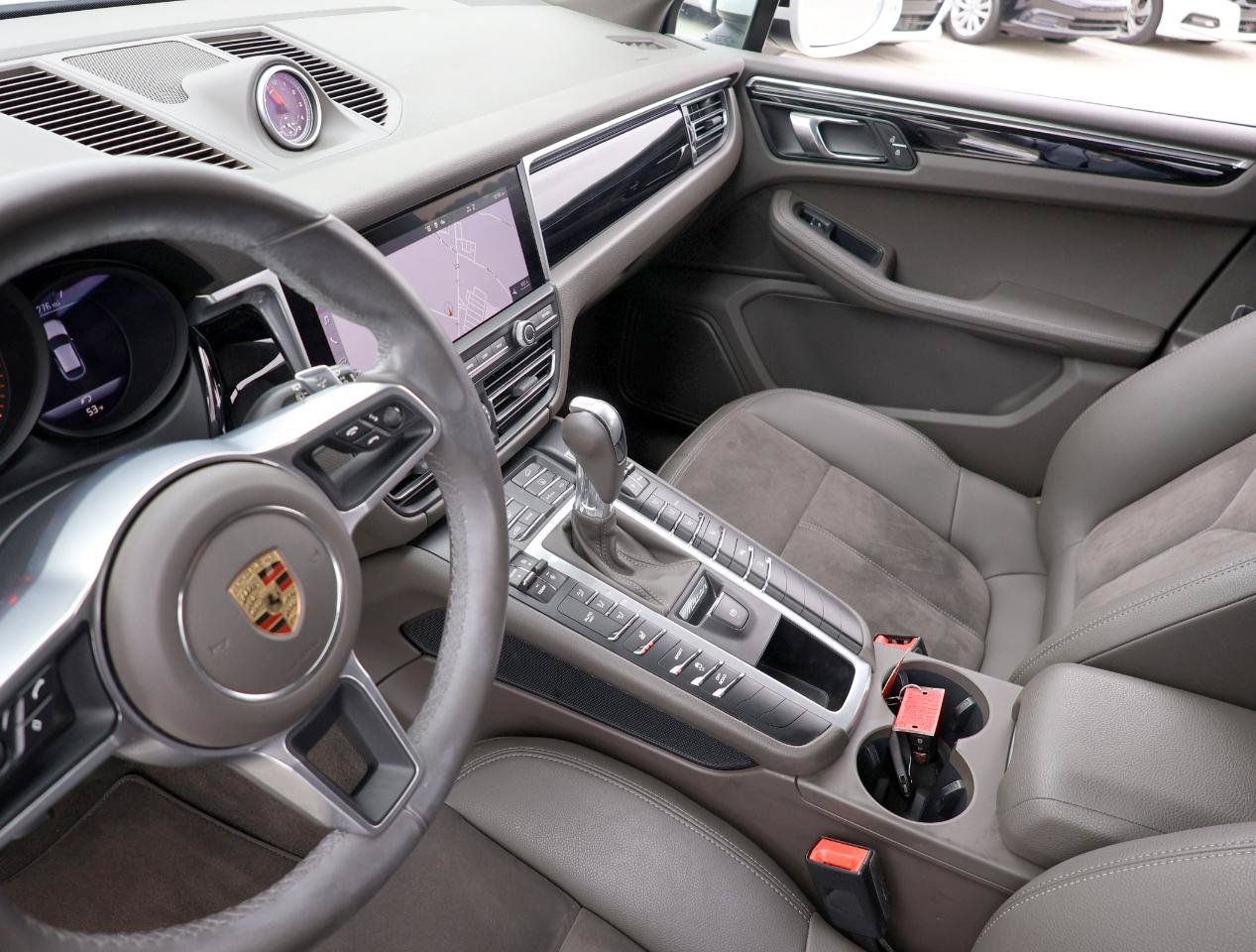 Used 2021 Porsche Macan AWD/4WD image 40