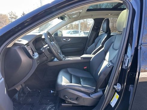 Certified 2025 Volvo XC60 B5 Core image 18