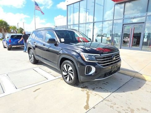 Used 2024 Volkswagen Atlas SE image 2
