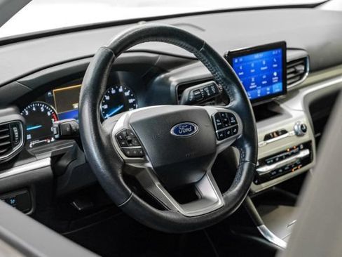 Used 2020 Ford Explorer XLT w/ Equipment Group 202A AWD/4WD image 21