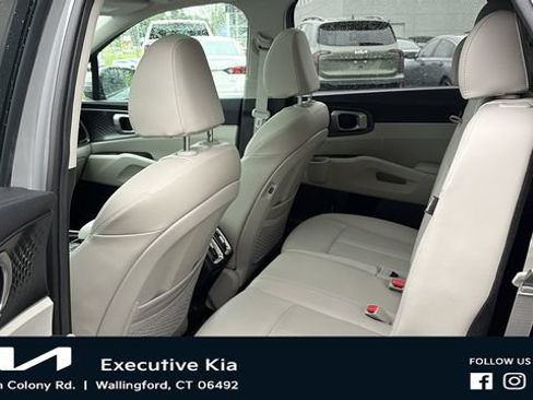 Certified 2025 Kia Sorento S w/ Panoramic Sunroof Package FWD image 24