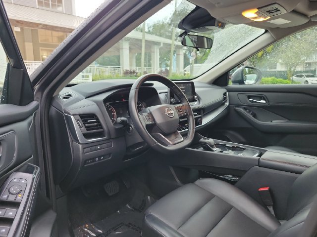 Used 2025 Nissan Rogue SV w/ SV Premium Package FWD image 10