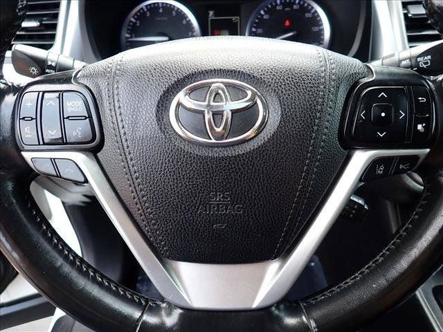 Used 2017 Toyota Highlander XLE AWD/4WD image 19