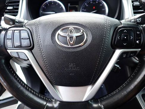 Used 2017 Toyota Highlander XLE AWD/4WD image 19