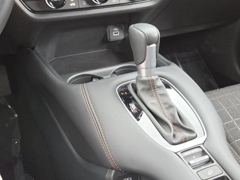 Certified 2025 Honda HR-V Sport image 30