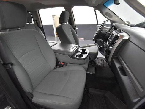 Used 2017 RAM 1500 Classic SLT AWD/4WD image 38