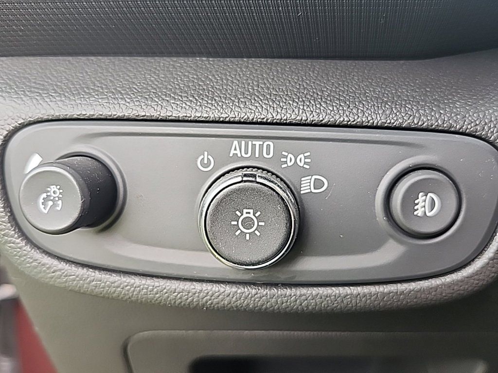 Used 2023 Chevrolet TrailBlazer LT w/ Convenience Package FWD image 16