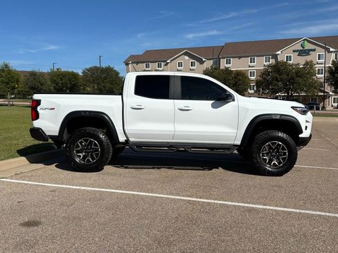 Used 2024 Chevrolet Colorado ZR2 w/ Technology Package AWD/4WD image 5