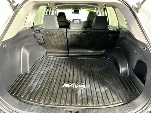 Used 2020 Toyota RAV4 LE AWD/4WD image 28
