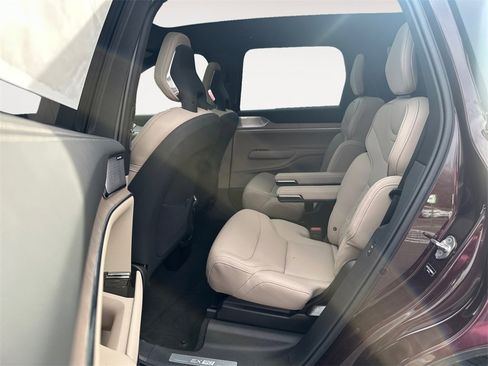 New 2025 Volvo EX90 Ultra image 13