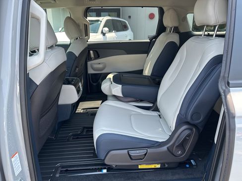 New 2026 Kia Carnival EX image 23