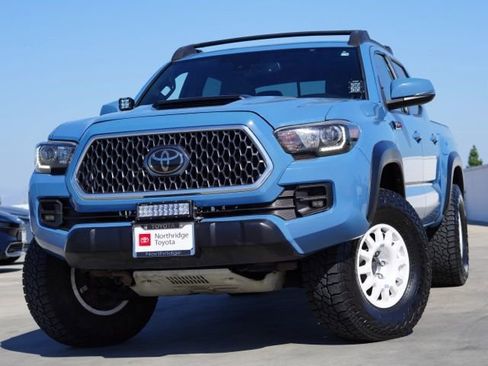 Used 2018 Toyota Tacoma TRD Pro AWD/4WD image 3