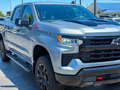 Used 2025 Chevrolet Silverado 1500 LT Trail Boss w/ LT Trail Boss Premium Package AWD/4WD image 3