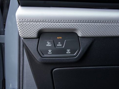 New 2026 Volkswagen Atlas Peak Edition image 16