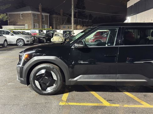 Used 2024 Kia EV9 Light Long Range image 17